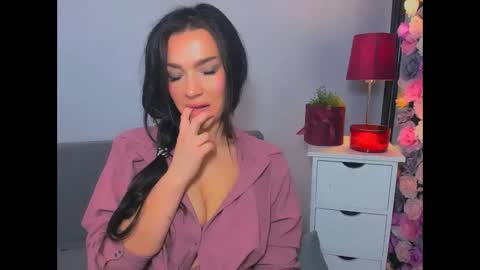 Snapshot of oliviawomen chatting on 11-07-25, 01:33 OliviaWomen online show from 11-07-25, 01:33