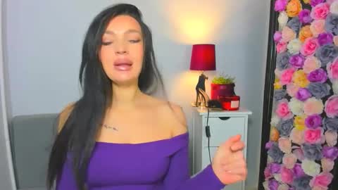 Snapshot of oliviawomen chatting on 11-15-25, 06:44 OliviaWomen online show from 11-15-25, 06:44