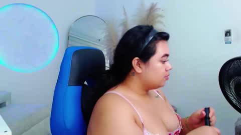 oliviia_cute online show from 10-25-25, 05:37