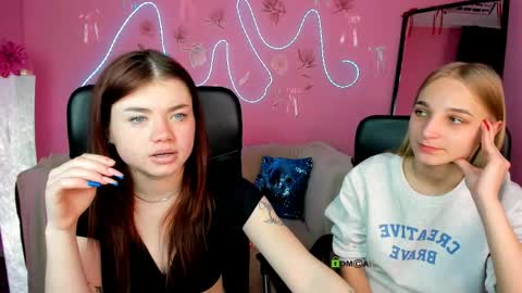 Snapshot of ollivia_dream chatting on 04-25-26, 09:23 Ollivia online show from 04-25-26, 09:23