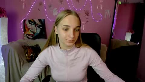 Snapshot of ollivia_dream chatting on 04-28-26, 05:45 Ollivia online show from 04-28-26, 05:45
