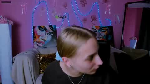 Snapshot of ollivia_dream chatting on 05-19-26, 05:47 Ollivia online show from 05-19-26, 05:47