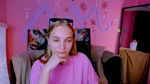 Snapshot of ollivia_dream chatting on 05-25-26, 05:46 Ollivia online show from 05-25-26, 05:46