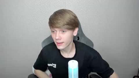 Snapshot of olvr_zoolander chatting on 02-26-26, 01:21 Oliver and Mira online show from 02-26-26, 01:21
