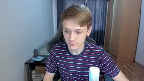 Snapshot of olvr_zoolander chatting on 05-12-26, 12:35 Oliver and Mira online show from 05-12-26, 12:35