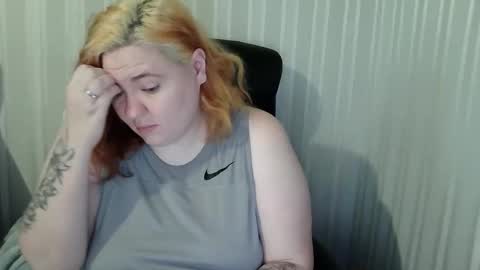Snapshot of olyaandnetty chatting on 12-22-25, 11:40 OlyaAndNetty online show from 12-22-25, 11:40