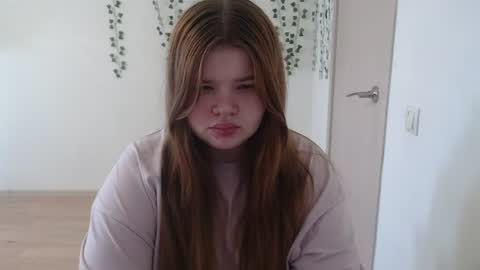  MellY  online show from 06-25-26, 07:02