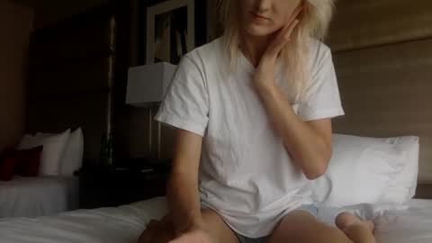 omilk online show from 09-22-25, 11:51