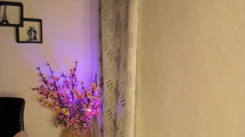 Snapshot of on_tefa chatting on 01-05-25, 03:43 Violette online show from 01-05-25, 03:43