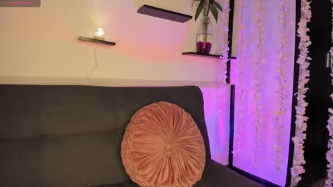 Snapshot of on_tefa chatting on 01-19-25, 10:28 Violette online show from 01-19-25, 10:28