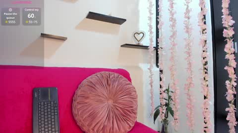 Snapshot of on_tefa chatting on 01-28-25, 09:40 Violette online show from 01-28-25, 09:40