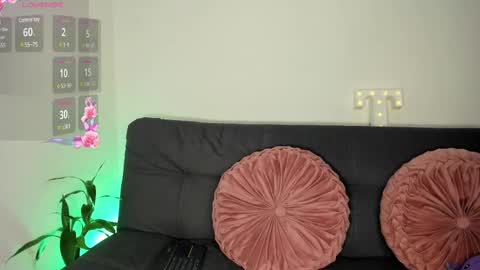 Snapshot of on_tefa chatting on 02-17-25, 01:04 Violette online show from 02-17-25, 01:04