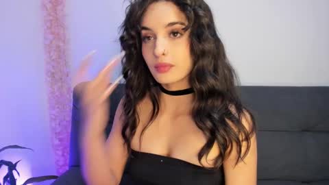 Snapshot of on_tefa chatting on 03-01-25, 12:39 Violette online show from 03-01-25, 12:39