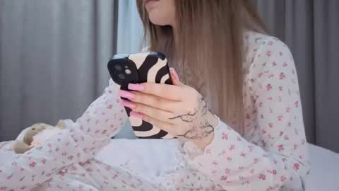 Snapshot of one_more_touch chatting on 12-21-25, 12:23 Eva online show from 12-21-25, 12:23