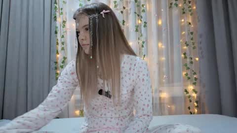 Snapshot of one_more_touch chatting on 01-17-26, 01:49 Eva online show from 01-17-26, 01:49