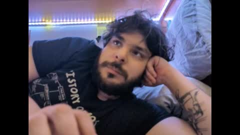 Snapshot of onecrew1 chatting on 09-20-25, 01:01 onecrew1 online show from 09-20-25, 01:01