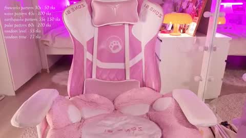 Snapshot of onecuteangel chatting on 12-19-25, 05:20 Ana online show from 12-19-25, 05:20