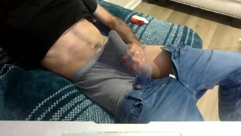 Snapshot of onehitwonder21 chatting on 06-27-26, 06:35 onehitwonder21 online show from 06-27-26, 06:35