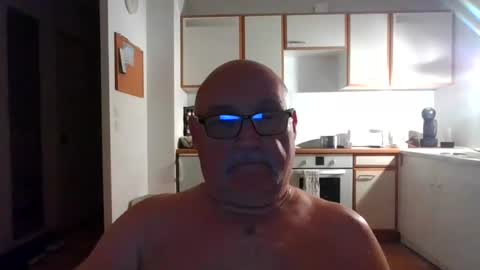 Snapshot of onemoretimebis chatting on 06-13-26, 09:02 Onemoretimebis online show from 06-13-26, 09:02