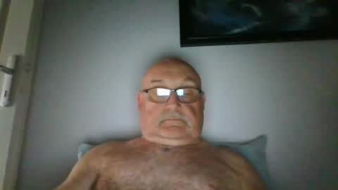 Snapshot of onemoretimebis chatting on 06-15-26, 02:08 Onemoretimebis online show from 06-15-26, 02:08