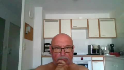 Snapshot of onemoretimebis chatting on 07-29-26, 09:29 Onemoretimebis online show from 07-29-26, 09:29
