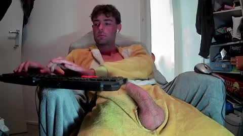 Snapshot of onesieboyx chatting on 05-27-26, 04:37 onesieboyx online show from 05-27-26, 04:37