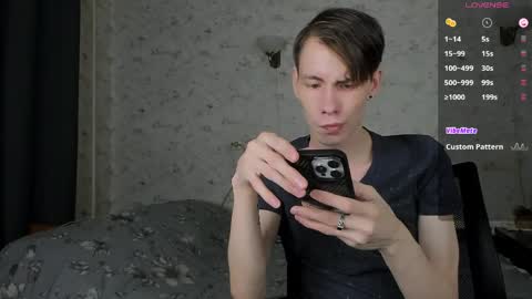 Snapshot of only_eric chatting on 04-06-26, 11:00 Erick online show from 04-06-26, 11:00