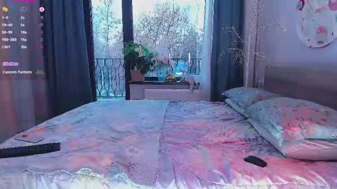 Snapshot of onlycatsss chatting on 11-09-25, 11:19 Amelia online show from 11-09-25, 11:19