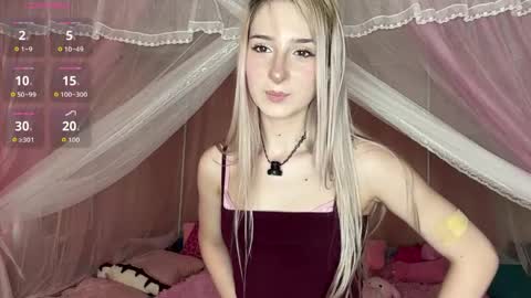 Snapshot of onlyeva1 chatting on 05-04-26, 08:10 Eva online show from 05-04-26, 08:10