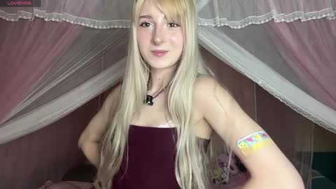 Snapshot of onlyeva1 chatting on 05-14-26, 08:43 Eva online show from 05-14-26, 08:43