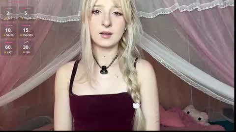 Snapshot of onlyeva1 chatting on 07-25-26, 11:19 Eva online show from 07-25-26, 11:19