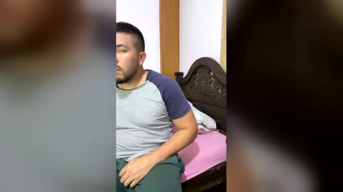 Snapshot of onlyfree_sexx chatting on 05-25-26, 04:18 Sebastian online show from 05-25-26, 04:18