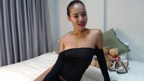 Snapshot of onlylilypeach chatting on 02-24-25, 01:02 Lily Peach - online show from 02-24-25, 01:02