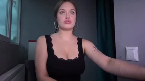 Mia online show from 07-07-26, 06:12