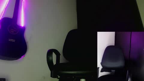 Snapshot of onlyraven chatting on 02-21-25, 02:17 Raven online show from 02-21-25, 02:17