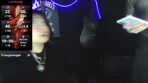 Snapshot of onlyraven chatting on 10-25-25, 06:43 Raven online show from 10-25-25, 06:43