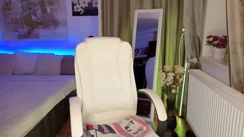 Eve Voss online show from 11-21-25, 06:39