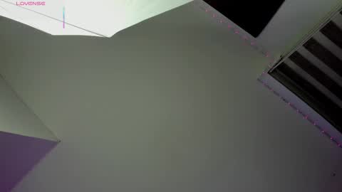 Miss Guzman  online show from 12-22-25, 11:02