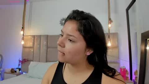 Snapshot of oriana_guzman chatting on 07-17-26, 10:58 Miss Guzman online show from 07-17-26, 10:58