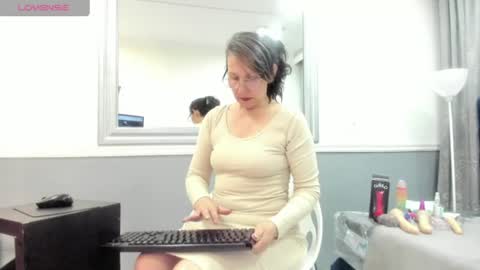 Oriana  online show from 06-12-26, 12:42