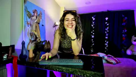 Snapshot of oriana_thomson2 chatting on 02-10-25, 05:03 Oriana online show from 02-10-25, 05:03