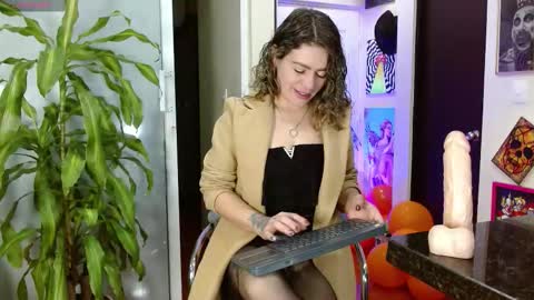 Snapshot of oriana_thomson2 chatting on 10-08-25, 10:46 Oriana online show from 10-08-25, 10:46