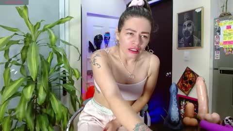 Snapshot of oriana_thomson2 chatting on 10-14-25, 10:38 Oriana online show from 10-14-25, 10:38