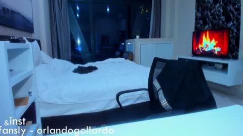 Snapshot of orlando__bloom chatting on 01-26-25, 01:25 Fansly and Instagram -  online show from 01-26-25, 01:25