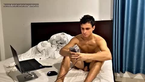 Snapshot of orlando__bloom chatting on 10-15-25, 01:44 Fansly and Instagram -  online show from 10-15-25, 01:44