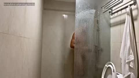 Snapshot of orlando__bloom chatting on 10-22-25, 12:27 Fansly and Instagram -  online show from 10-22-25, 12:27