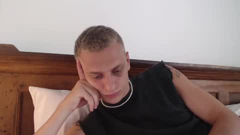 Snapshot of oscar_sssky chatting on 02-07-25, 08:11 Oscar online show from 02-07-25, 08:11