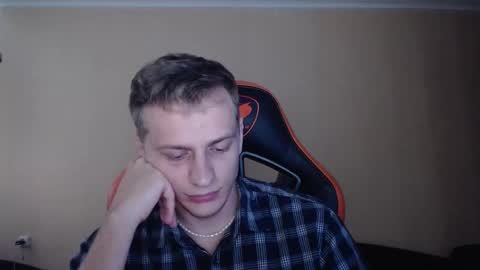 Snapshot of oscar_sssky chatting on 09-10-25, 02:39 Oscar online show from 09-10-25, 02:39