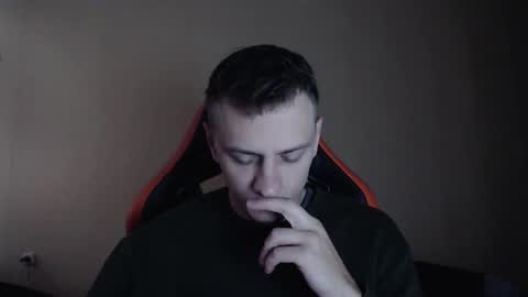 Snapshot of oscar_sssky chatting on 10-04-25, 12:03 Oscar online show from 10-04-25, 12:03