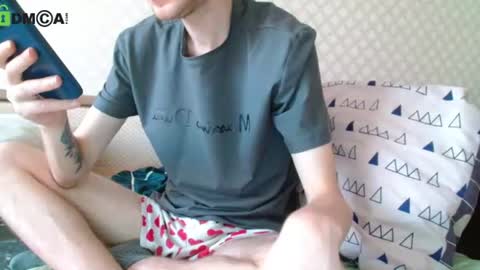 Snapshot of oscar_wildy chatting on 07-18-26, 03:05 Oscar online show from 07-18-26, 03:05